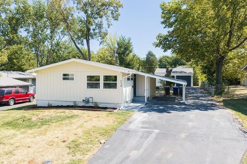 710 S Chestnut St, Olathe, KS, 66061-4514 | Card Image