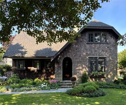 68 Sachuest Way, Middletown, RI, 02842-5748 | Card Image