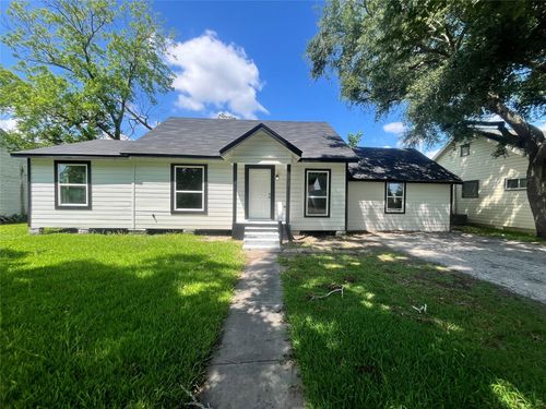 306 S Virginia St, La Porte, TX, 77571-5467 | Card Image