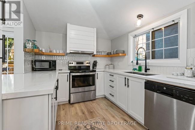 14 Warwick Ave, House other with 3 bedrooms, 2 bathrooms and 3 parking in Grand Bend ON | Image 7