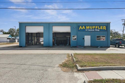 2209 Macarthur Dr, West Orange, TX, 77630-4811 | Card Image