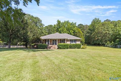 2604 Scottsboro Hwy, House other with 3 bedrooms, 2 bathrooms and null parking in Guntersville AL | Image 1