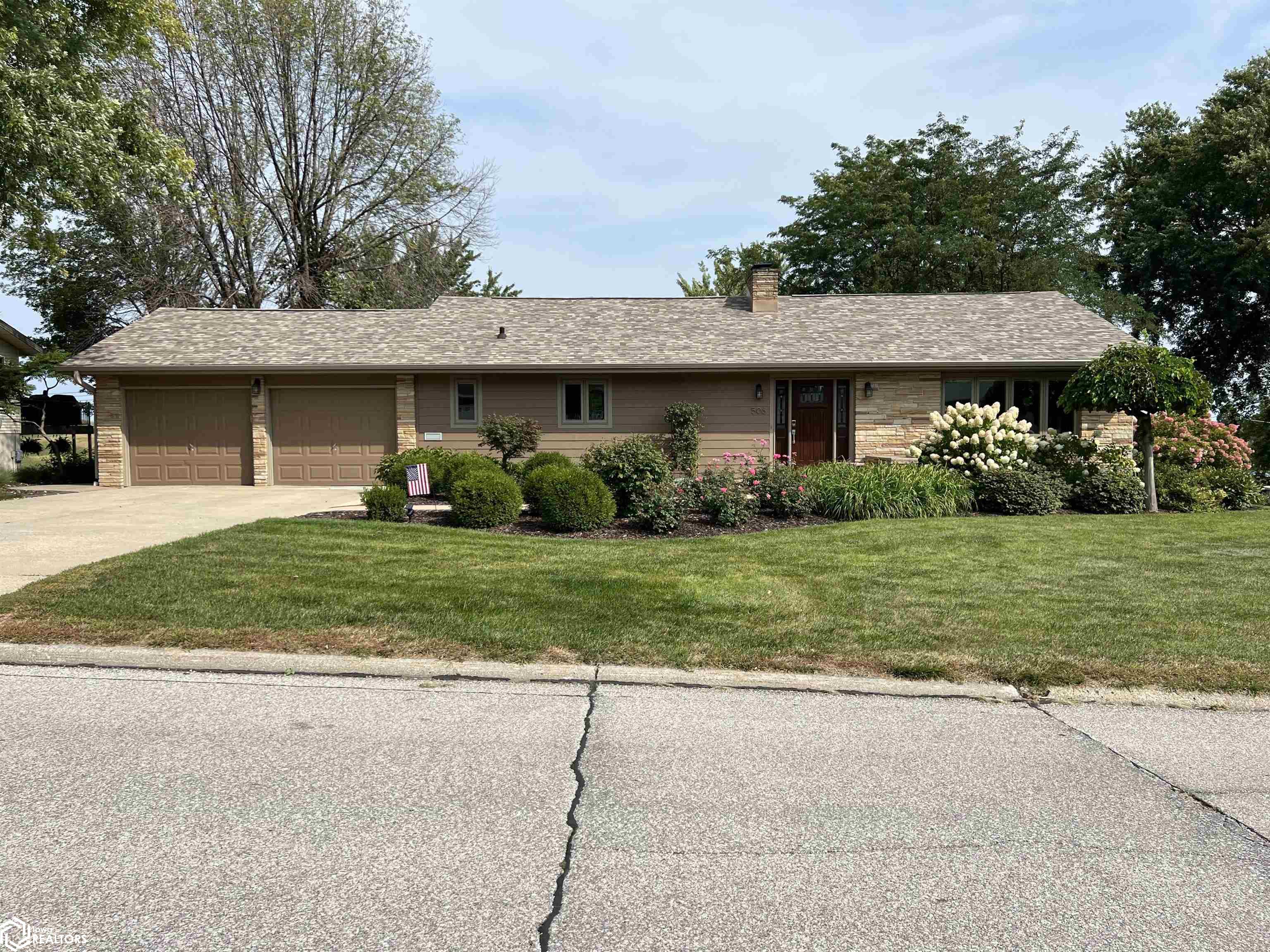 21st St, Carroll, IA 51401