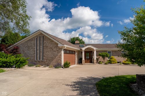 9454 Raintree Dr S, Columbus, IN, 47201-4816 | Card Image