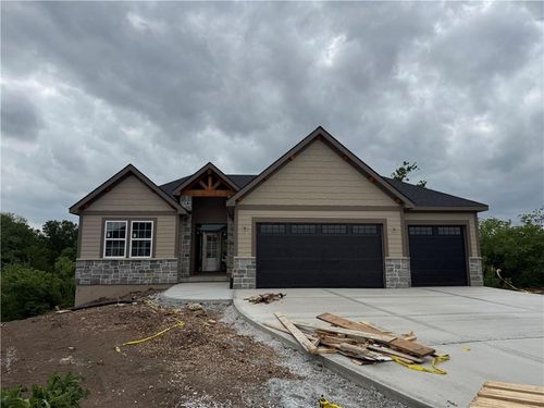 31517 W 86th Ct, De Soto, KS, 66018-8510 | Card Image