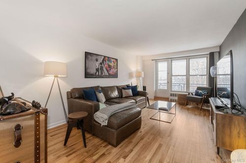 7h-35-50 85th St Street, New York, NY, 11372 | Card Image