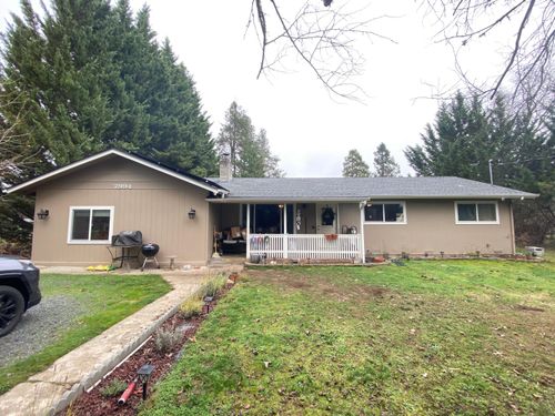 7994 E Evans Creek Rd, Rogue River, OR, 97537-6653 | Card Image