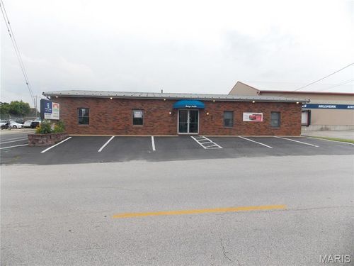 301-801 E Veterans Memorial Pkwy, Warrenton, MO, 63383-1213 | Card Image