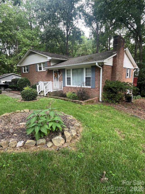 511 Crestview Dr, Albemarle, NC, 28001-8501 | Card Image