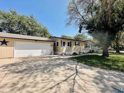 700 N Bobwhite Pl, Sioux Falls, SD, 57107-1530 | Card Image