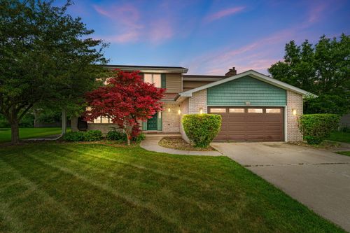 9807 Ivy Ln, Munster, IN, 46321-4115 | Card Image