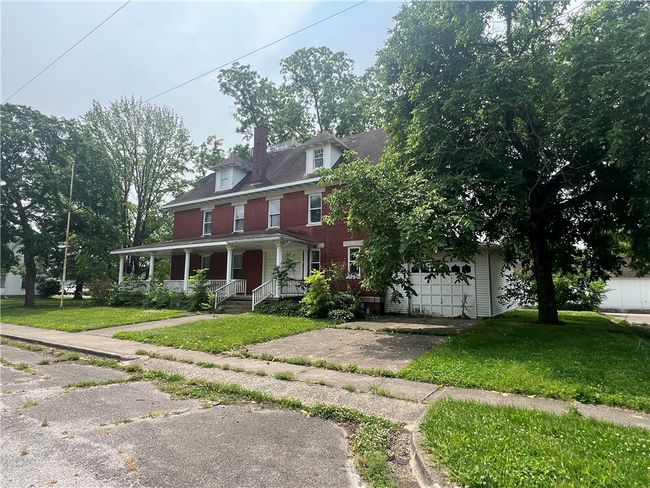 323 N Olive St, House other with 4 bedrooms, 3 bathrooms and null parking in Saint Elmo IL | Image 5