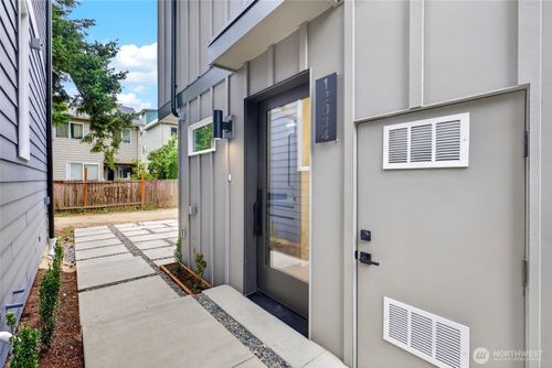 12034 Hiram Pl Ne, Seattle, WA, 98125-5324 | Card Image