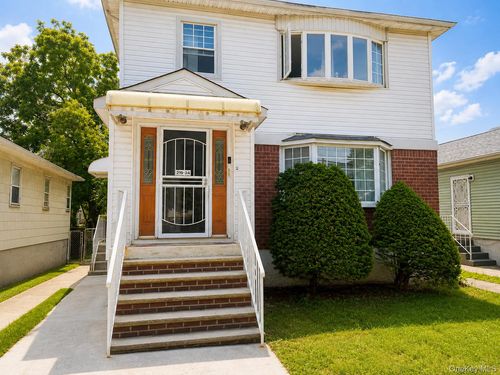 21924 141st Ave, Springfield Gardens, NY, 11413-2901 | Card Image