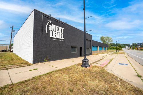 315-323 E Main St, Benton Harbor, MI, 49022-4413 | Card Image