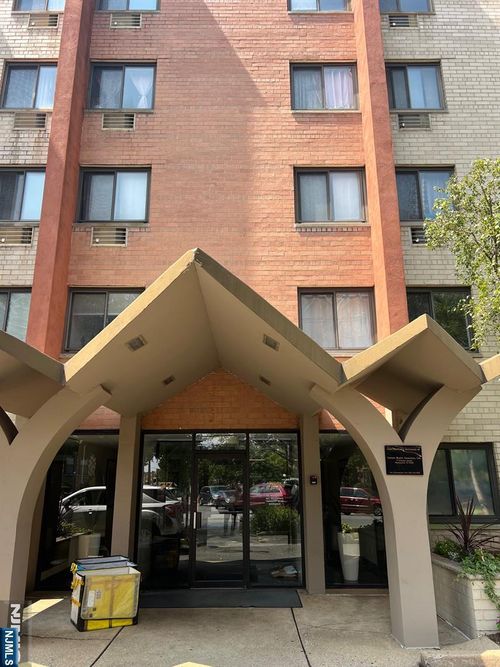 77 Prospect Ave, Hackensack, NJ, 07601-1913 | Card Image