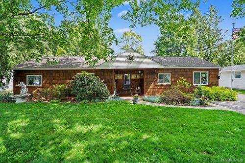 5830 Eldridge Dr, Waterford, MI, 48327-2628 | Card Image