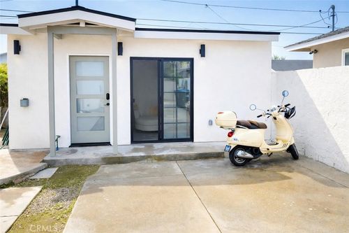 a-5130 E Burnett St, Long Beach, CA, 90815-1905 | Card Image