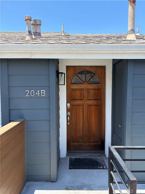 345 Avocado St, Costa Mesa, CA, 92627-5657 | Card Image