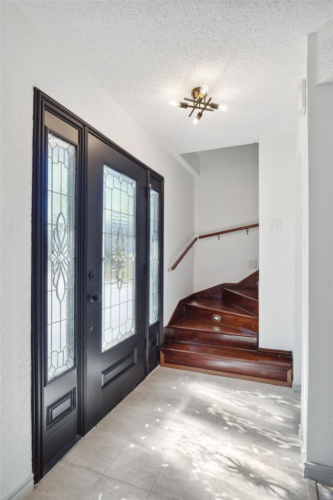 636 W Cedar St, House other with 5 bedrooms, 2 bathrooms and null parking in Hurst TX | Image 4