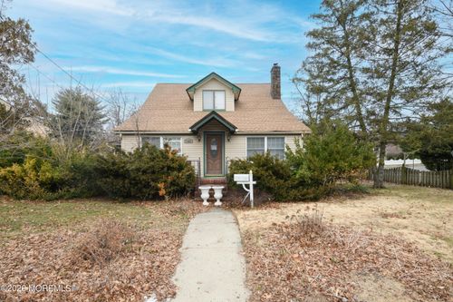 50 Memorial Pkwy, Atlantic Highlands, NJ, 07716-1442 | Card Image