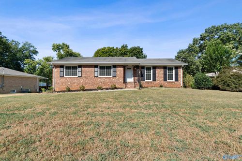 407 Hillmont Dr Nw, Huntsville, AL, 35805-2631 | Card Image