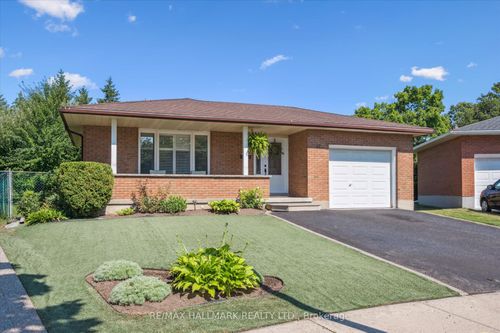 32 Warwick Crt, Kitchener, ON, N2E2P1 | Card Image