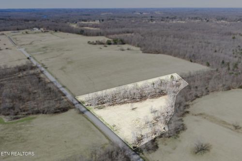 10 Nicholson Dr, Crossville, TN, 38572-6446 | Card Image