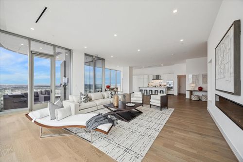 3401-1711 Allen Pkwy, Houston, TX, 77019-2031 | Card Image