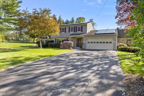 67 Pinecrest Cir, Williston, VT, 05495-9424 | Card Image