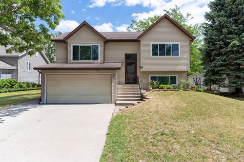 2858 26th Street Cir S, Moorhead, MN, 56560-5354 | Card Image