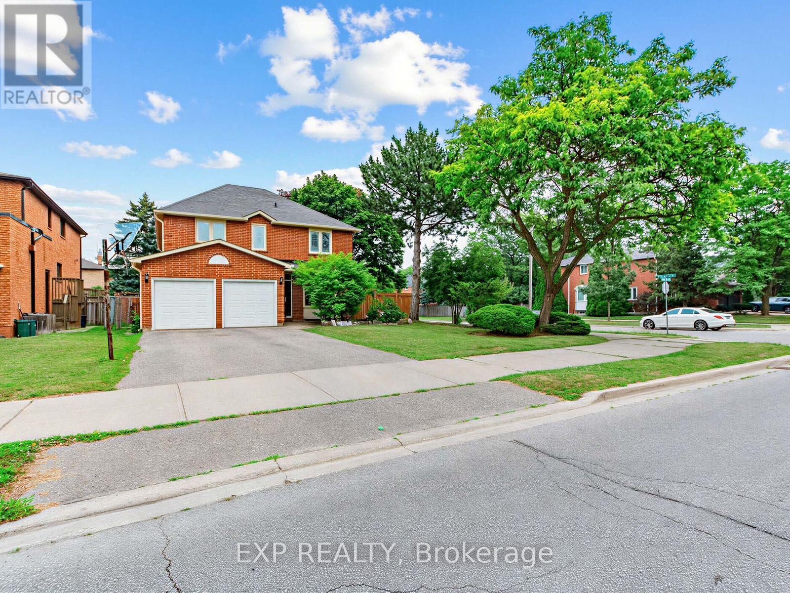 Residential in Vaughan (Crestwood-Springfarm-Yorkhill) 2