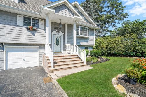 172 Avenue C, Holbrook, NY, 11741-1417 | Card Image