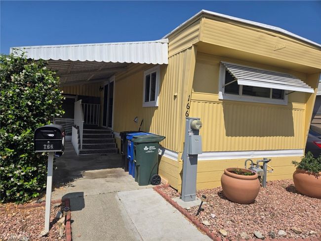 SPC-166 - 301 E Foothill Blvd, Home with 2 bedrooms, 1 bathrooms and 2 parking in Pomona CA | Image 33