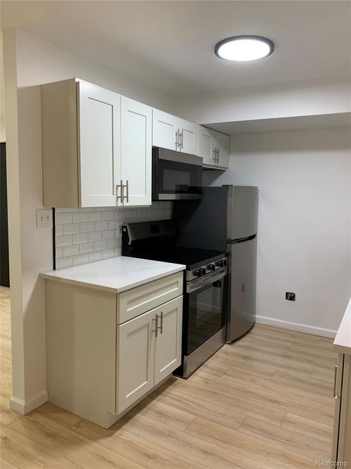 apt-22-2161 Decker Rd, Walled Lake, MI, 48390-2505 | Card Image