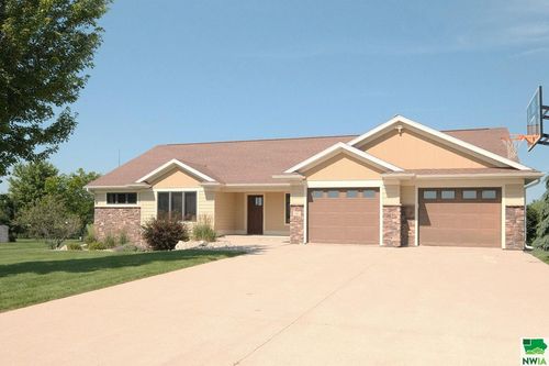 999 Sunrise Trl, Sioux Center, IA, 51250-5501 | Card Image