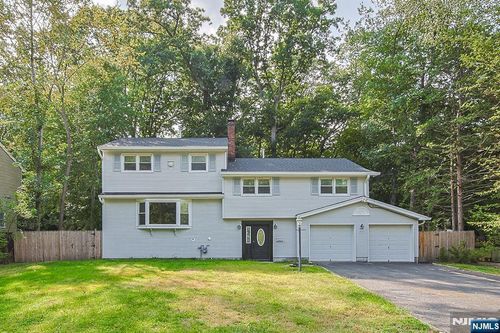 365 Bradley Ave, Northvale, NJ, 07647-1610 | Card Image