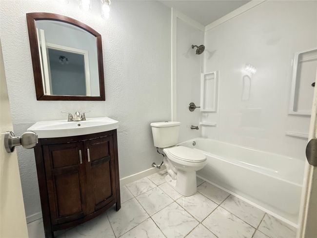 Hall Bath | Image 21