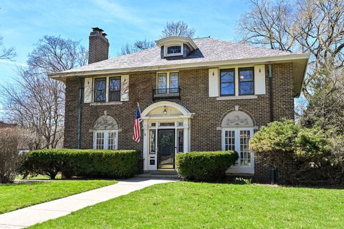 6139 Washington Cir, Wauwatosa, WI, 53213-2451 | Card Image