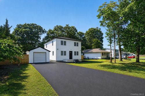 118 Floyd Road, Brookhaven, NY, 11967 | Card Image