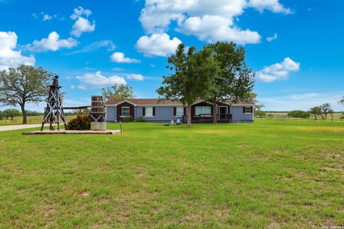 5975 County Road 277, Gillett, TX, 78116-4566 | Card Image