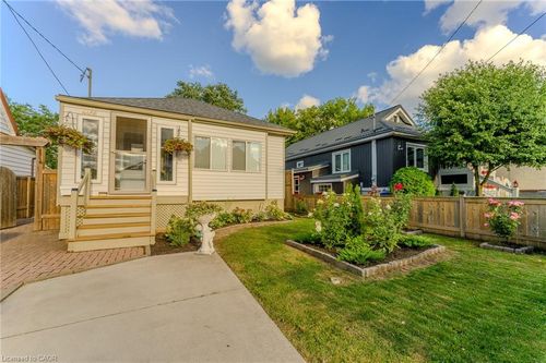 4456 6th Ave, Niagara Falls, ON, L2E4T1 | Card Image
