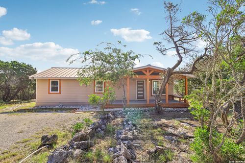 235 Mountain Creek Rd, Pipe Creek, TX, 78063-5598 | Card Image