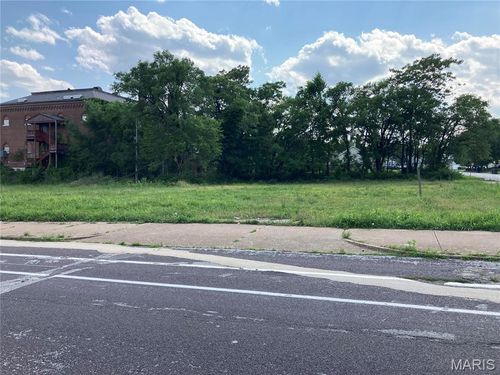 1522 Benton St, Saint Louis, MO, 63106-2901 | Card Image