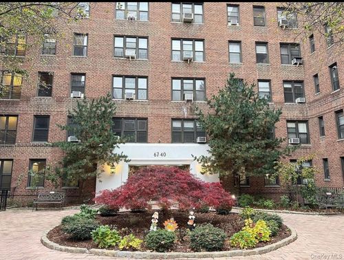 6l-67-40 Yellowstone Blvd, Forest Hills, NY, 11375-2621 | Card Image