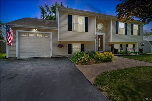 8193 Rizzo Dr, Clay, NY, 13041-8812 | Card Image