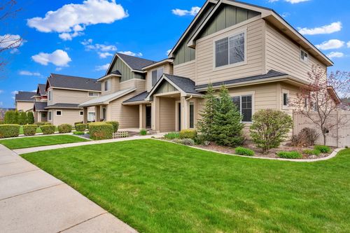 2260 N Country Vista Blvd, Liberty Lake, WA, 99019-5071 | Card Image