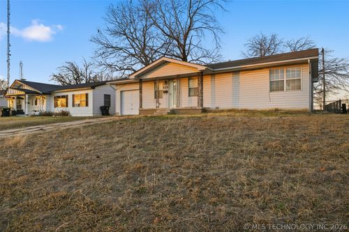 820 Charles Dr, Ada, OK, 74820-8070 | Card Image