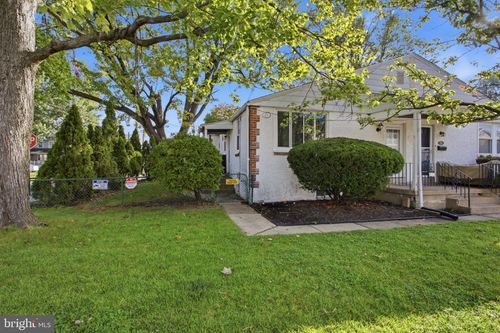 101 E Oak Ln, GLENOLDEN, PA, 19036-1414 | Card Image