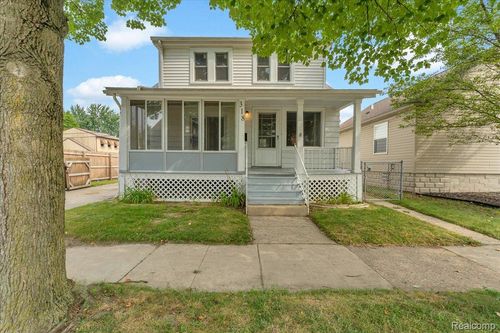 318 Clinton St, Wyandotte, MI, 48192-2662 | Card Image